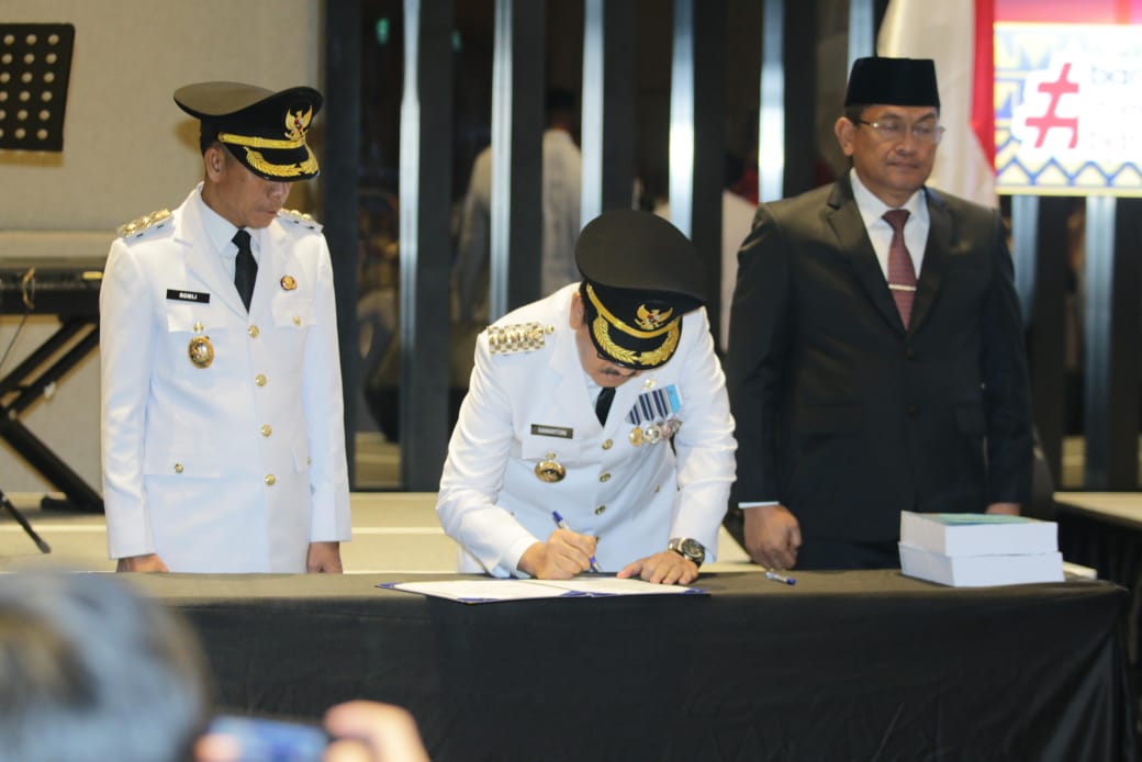 Gubernur Lampung Pimpin Sertijab PJ Bupati Lampung Utara Dengan Bupati Terpilih Dr. Ir. Hamartoni Ahadis M.SI., dan Romli, S.kom., S.H., M.H