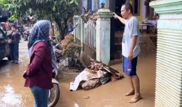 Sambangi Warga Terkena Banjir, Anggota DPRD Lampung Lesty Sebut Harus Ada Normalisasi Sungai