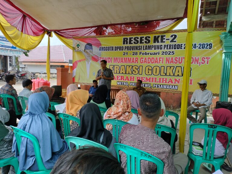 Warga Sukaraja Gedong Tataan Sampaikan Aspirasi pada Wakil Rakyat