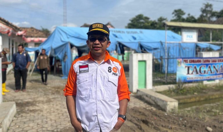 Anggota DPRD Yusnadi Kunjungi Warga Terdampak Banjir di Lampung Timur