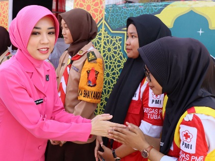 Ketua Bhayangkari Cabang Tulang Bawang dan Kapolres Berikan Bingkisan ke Tiga Pos Operasi Ketupat Krakatau 2025