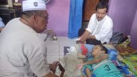Ponpes Riyadhus Sholihin Peduli Salurkan Santunan Bocah Penderita Hidrosefalus