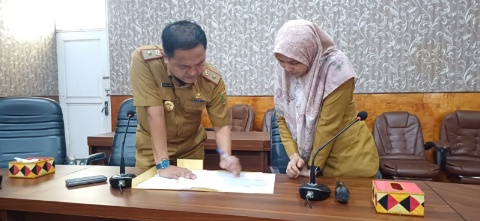 Thomas Amirico, S.STP. MH., Secara Resmi Serahkan Tugas dan Tanggung Jawab Kepada Sekretaris DPRD yang Baru