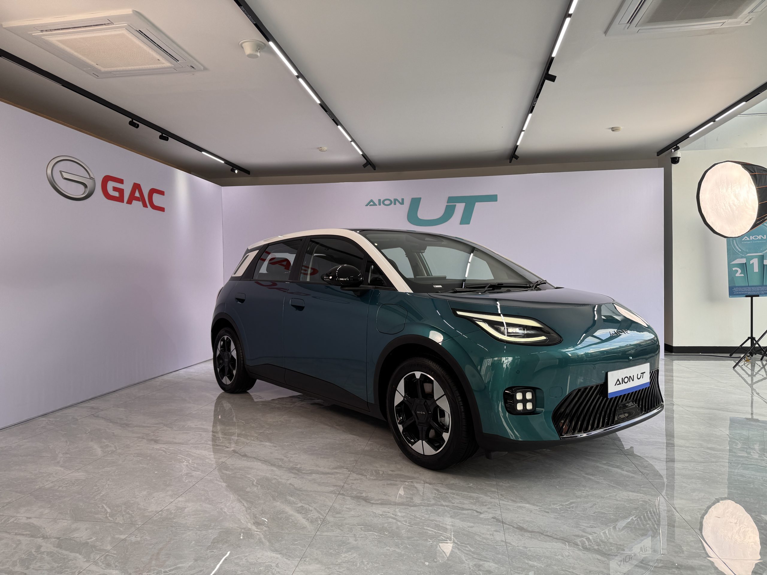 GAC Indonesia Tampilkan AION UT : Mobil Listrik Urban dari GAC Indonesia dengan Desain Eropa
