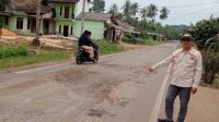 Sekretaris Komisi IV DPRD Lampung Yusnadi Sidak Perbaikan Jalan Provinsi di Lamtim
