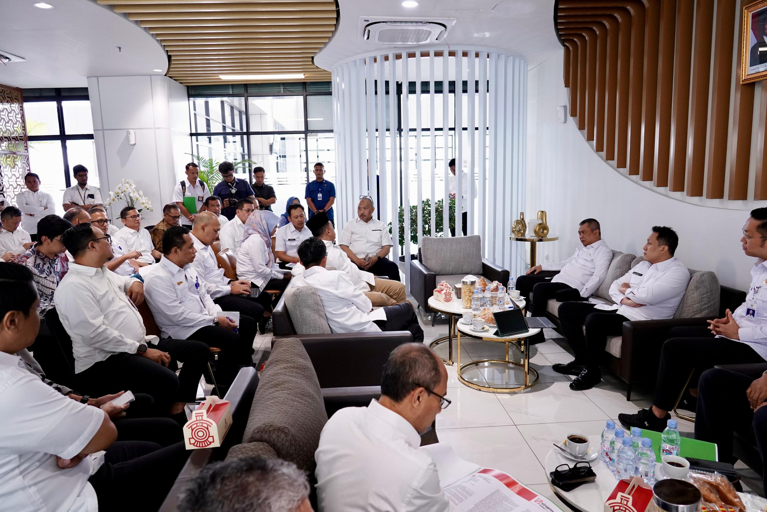 Akses KCJB Karawang Ditargetkan Rampung NATARU 2025, Menteri Nusron Berkomitmen Akselerasi Proses Pengadaan Tanah