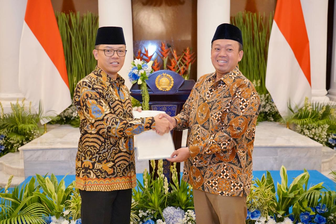 Serahkan Sertipikat Hak Pakai kepada Menteri Luar Negeri,  Ini Pesan Menteri Nusron!
