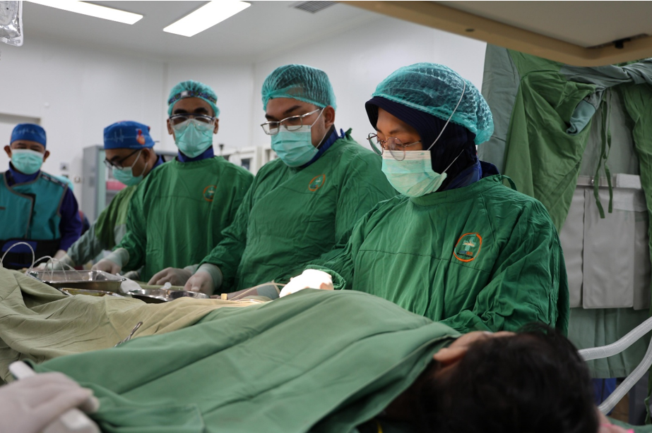 Tonggak Medis Bersejarah: Inovasi Penutupan Katup Jantung Non-Bedah Kini Hadir di RSUD Dr. H. Abdul Moeloek