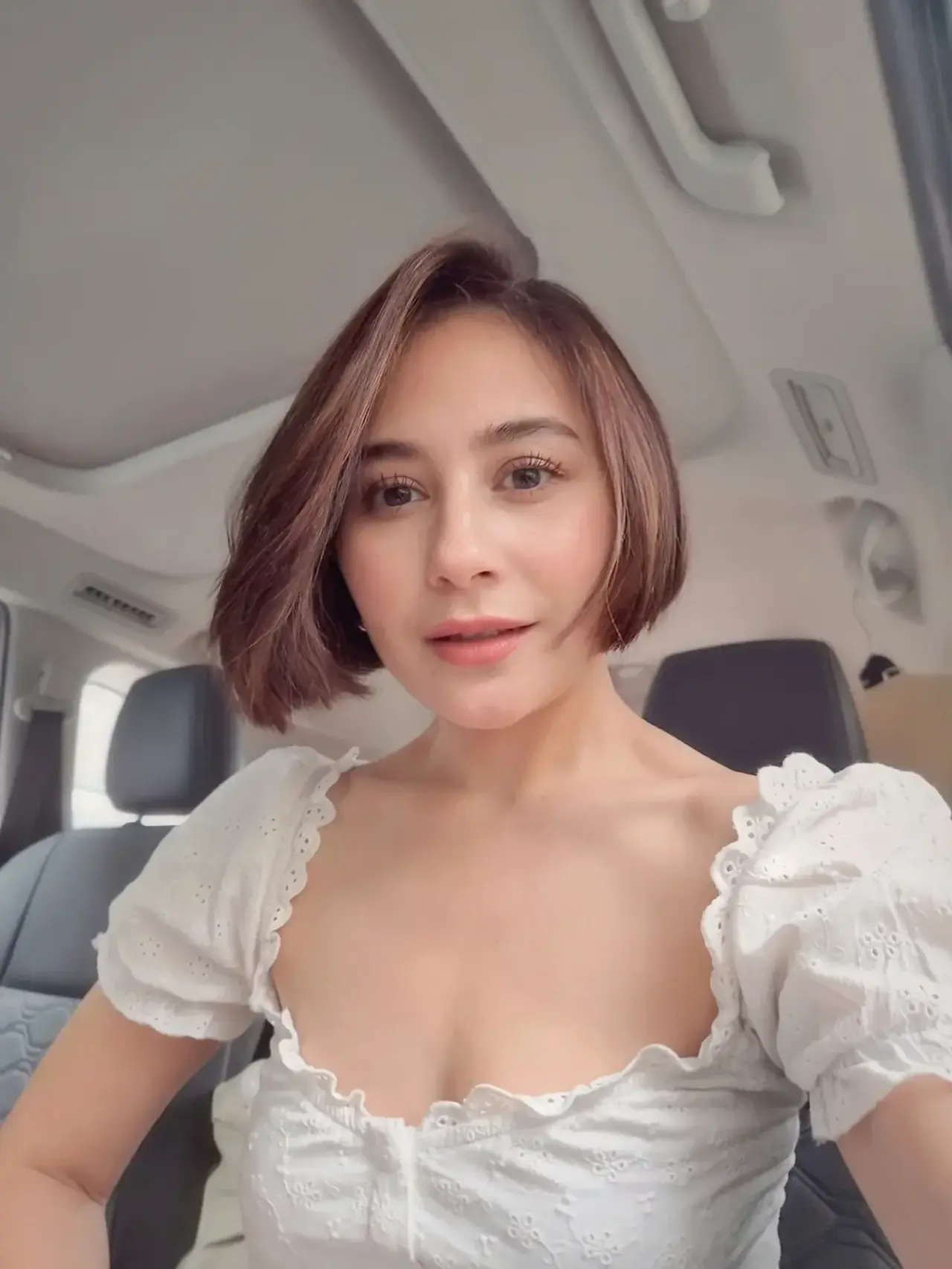 Gaya Rambut Bob Pendek Prilly Latuconsina dengan Balayage, Tampil Fresh dan Effortlessly Chic