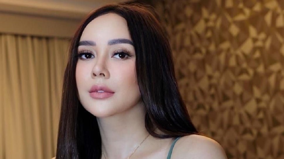 Diterpa Isu Perselingkuhan dengan Ridwan Kamil, Aura Kasih Pilih Bersikap Tenang dan Bersyukur