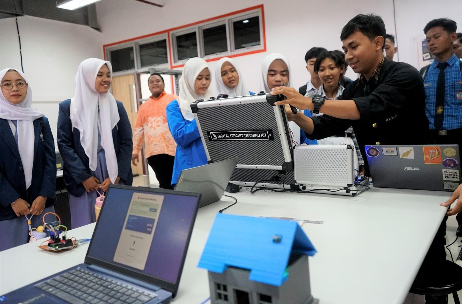 Mantap! Ratusan Pelajar Lampung Ikuti Fisika Open Day, Sehari Jadi Mahasiswa Fisika Itera