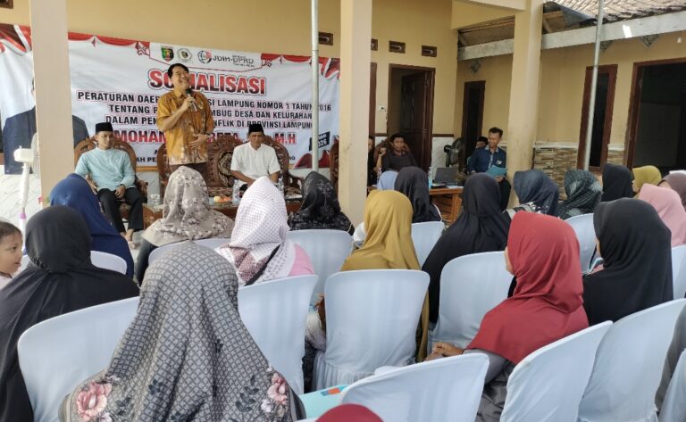 Mohammad Reza Berawi Sosialisasikan Perda Rembug Pekon di Pamenang Pringsewu WHK