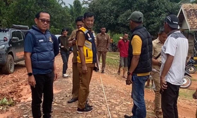 Jalan Desa di Way Kanan Ditinjau DPRD Lampung