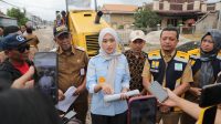 WAGUB JIHAN NURLELA TINJAU PERBAIKAN RUAS JALAN PRINGSEWU–PARDASUKA, PASTIKAN AKSES TRANSPORTASI TETAP AMAN DAN LANCAR