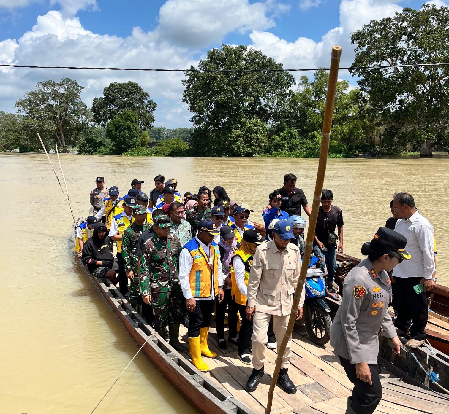 Menteri PU Dody Tinjau Jembatan Kali Pasir, Way Bungur