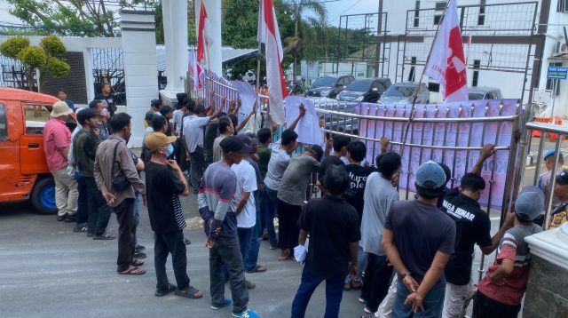 Puluhan Massa Geruduk Kejati Lampung, Desak Usut TPPU Kasus SPAM Pesawaran