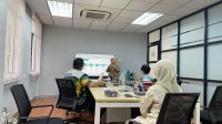 Guru Besar UIN RIL Jadi Pembahas Diskusi Dosen Pendidikan Fisika di Universiti Teknologi Malaysia