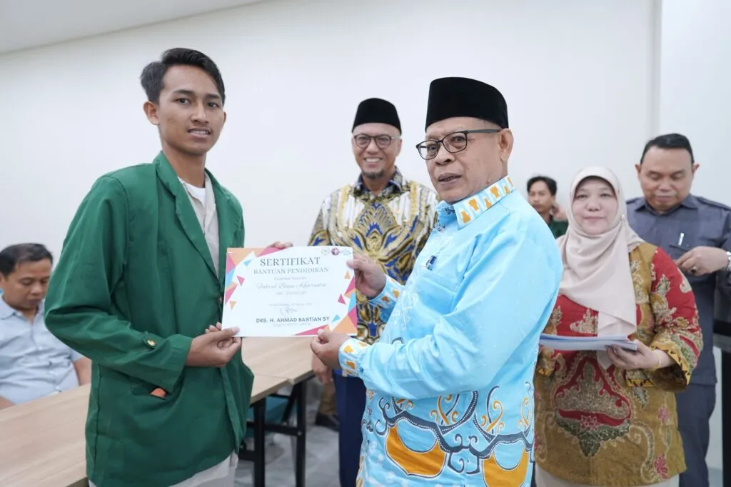 DPD RI Salurkan Bantuan Pendidikan untuk 38 Mahasiswa UIN RIL