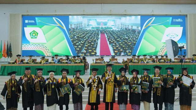 Asisten I Pemprov Lampung Raih Disertasi Terbaik Wisuda Periode I UIN RIL 2026