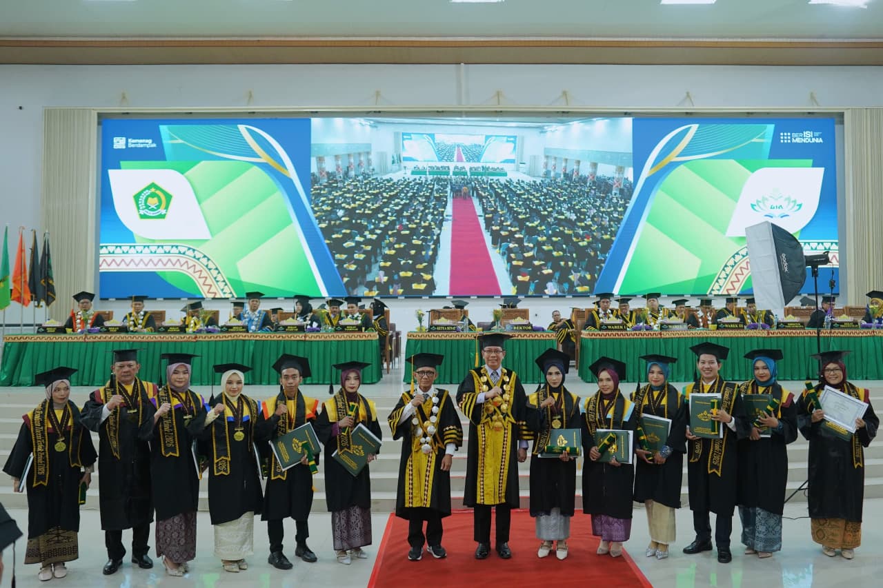 Asisten I Pemprov Lampung Raih Disertasi Terbaik Wisuda Periode I UIN RIL 2026