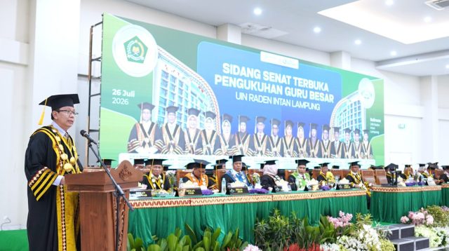 Kukuhkan 16 Guru Besar UIN RIL, Rektor Ajak Guru Besar Terus Mengabdi Bagi Masyarakat