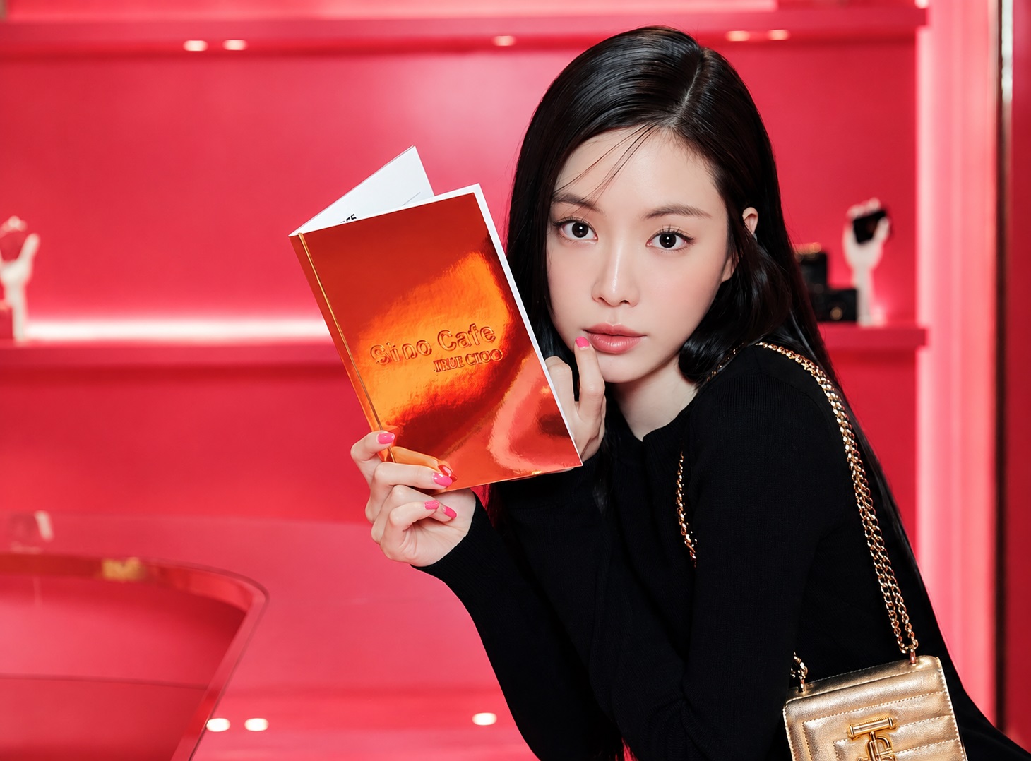 Son Naeun Bantah Rumor Berseteru dengan Member Apink, Ungkap Alasan Absen di Pernikahan Yoon Bomi