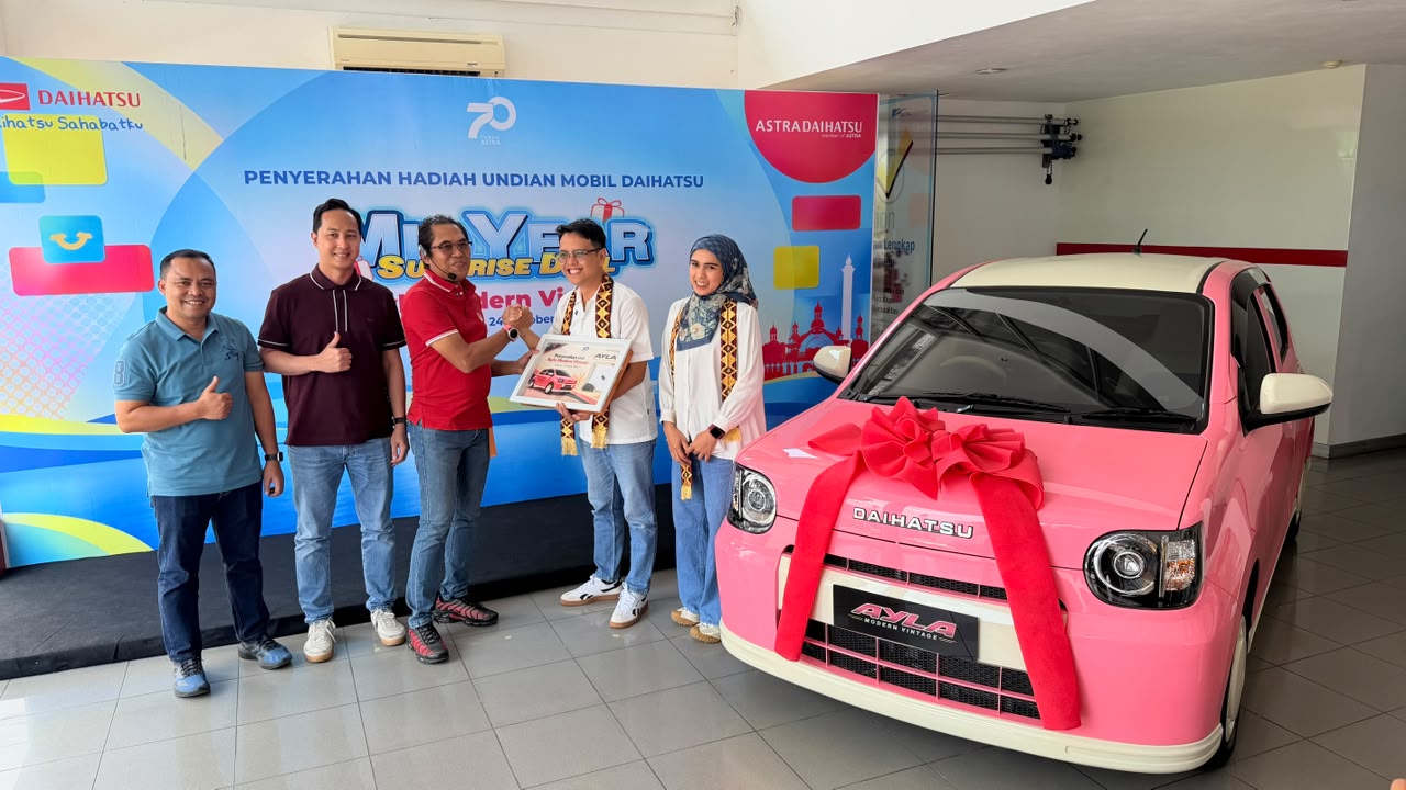 Beli Terios, Try Mandala Putra Bawa Pulang Daihatsu Ayla Modern Vintage